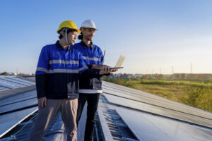 technicians-inspecting-rooftop-for-roof-insurance-claims-in-florida
